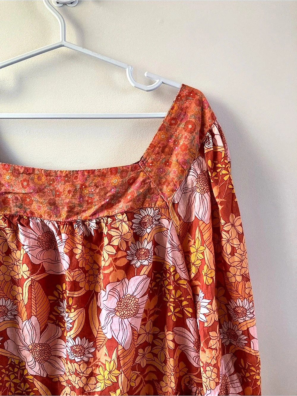 American Eagle Floral Blouse in Brown & Orange - Size Large